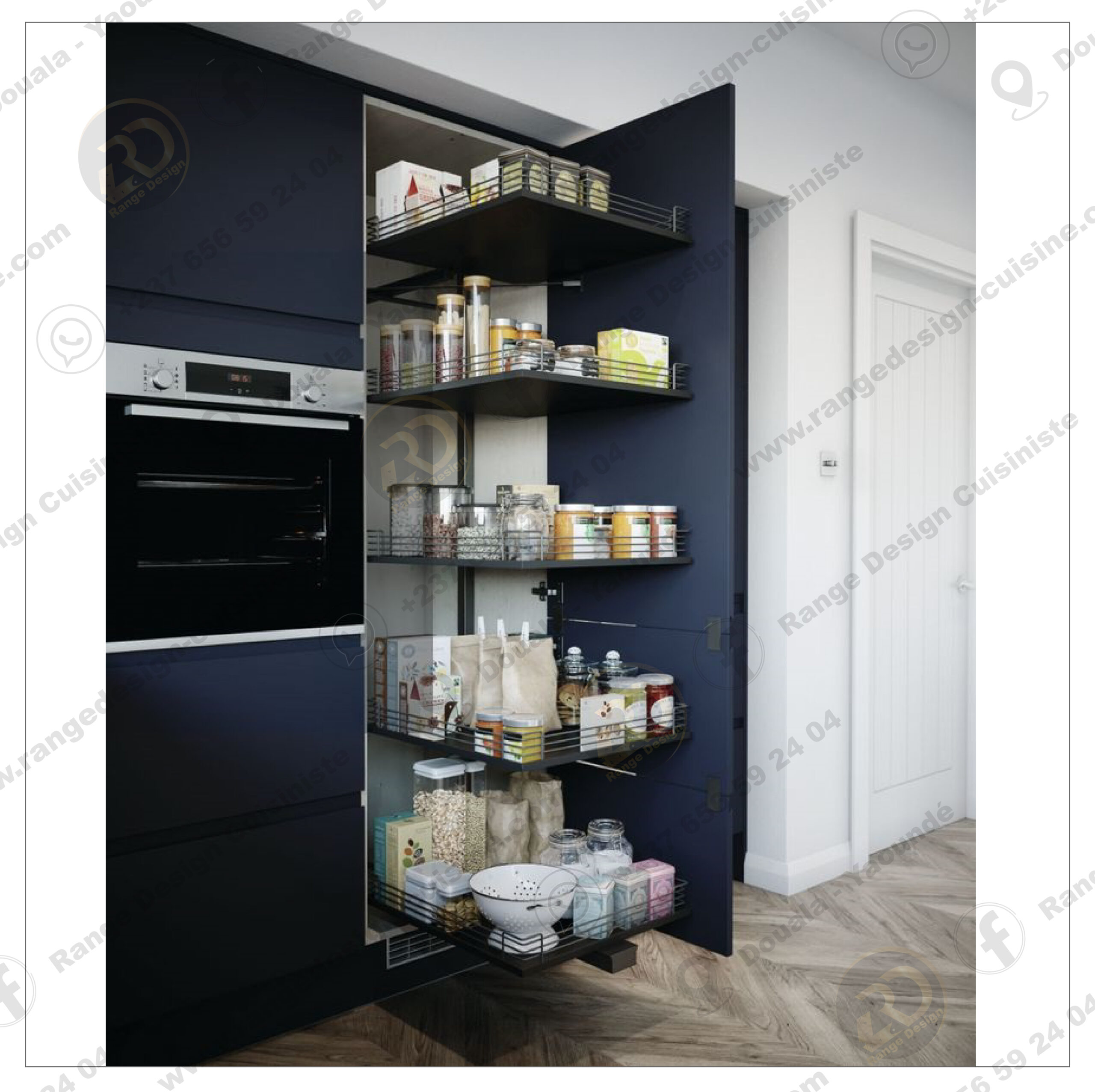 Armoire de cuisine avec système de rangement coulissant et extractible